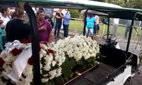 
				
					Após 5 dias internado, idoso que foi atropelado na Boca do Rio morre; corpo é sepultado
				
				
