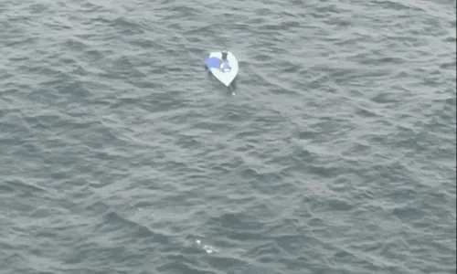 
				
					Velejadores são resgatados na Baía de Todos os Santos após ficarem 12 horas à deriva
				
				