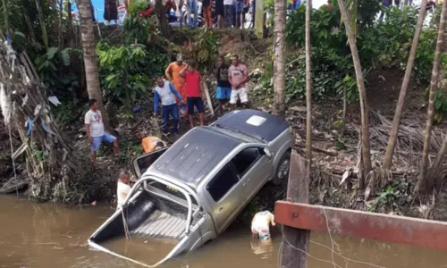 
				
					Caminhonete perde engrenagem em ladeira e motorista morre ao cair em rio do sul da Bahia
				
				