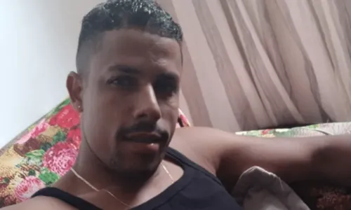 
				
					Policial suspeito de matar barbeiro em Salvador é afastado temporariamente do cargo
				
				