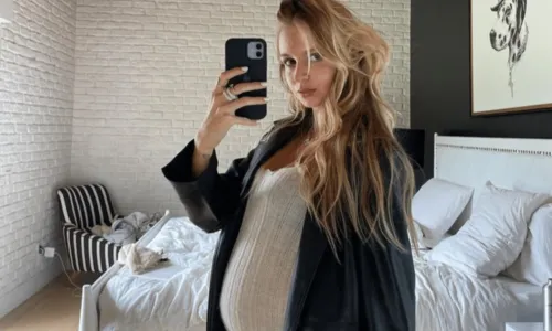 
				
					Filha de Xuxa desabafa sobre reta final da gravidez de gêmeos: 'Cheguei a vomitar na cama'
				
				