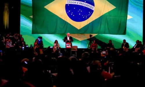 
				
					PT lança pré-candidatura de Lula à presidência com Alckmin como vice
				
				
