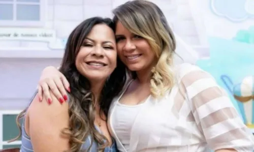 
				
					'Me apeguei muito com Deus para sobreviver', desabafa mãe de Marília Mendonça após morte da cantora
				
				