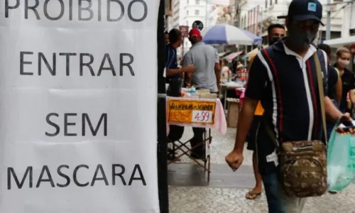 
				
					Cidades brasileiras voltam a recomendar uso de máscara em locais fechados
				
				