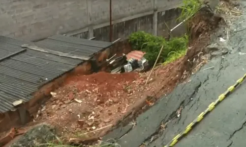 
				
					Chuva em Salvador: rua cede e duas casas são atingidas no Matatu de Brotas
				
				