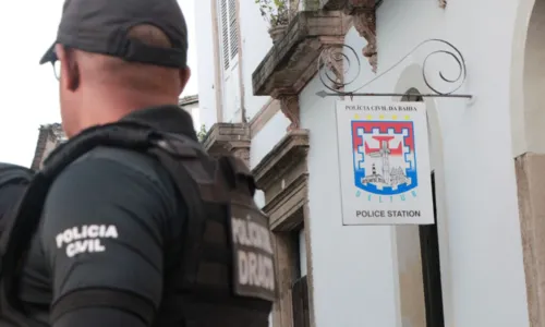 
				
					Com aumento de visitantes, polícia deflagra operação contra tráfico, furtos e roubos no Centro Histórico de Salvador
				
				