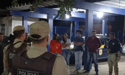 
				
					PRF, PM e Conselho Tutelar realizam Operação de Combate à Prostituição Infantil em Jequié, na Bahia
				
				