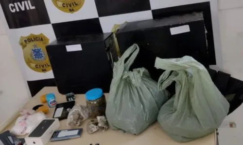 
				
					Operação contra delivery de drogas em destino paradisíaco da BA prende cinco e apreende mais de R$ 5 mil
				
				