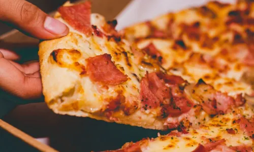 
				
					Pizza de liquidificador: aprenda a receita rápida e inove nos recheios
				
				