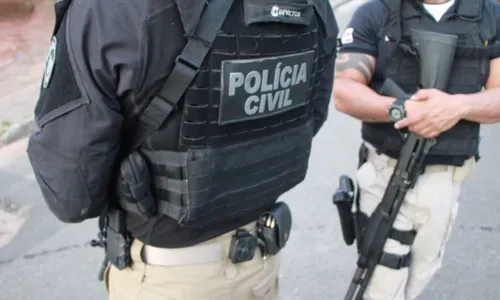 
				
					Polícia Civil cumpre mandados em Salvador em operação contra roubo e tráfico de drogas
				
				