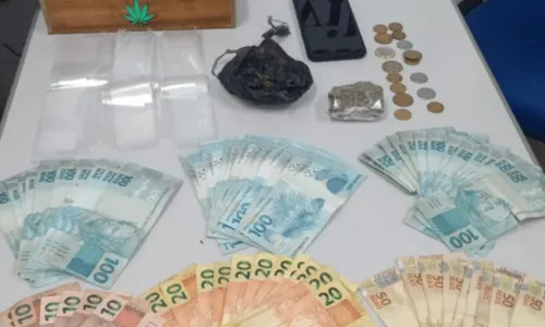 
				
					Suspeito de tráfico de drogas é preso em flagrante em Ipiaú
				
				