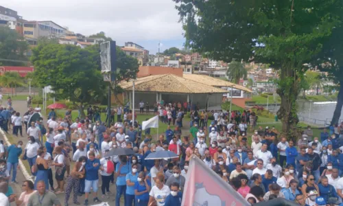 
				
					Agentes de saúde realizam protesto e bloqueiam parte do Dique do Tororó
				
				
