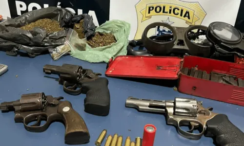
				
					Quadrilha é presa por roubos, tráfico de drogas e adulteração de veículos em Paulo Afonso
				
				