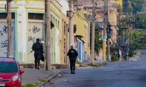 
				
					25 pessoas morrem em confronto nas favelas da Penha, no Rio de Janeiro
				
				