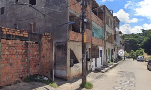 
				
					Homem morre após ser atingido por tiros no bairro de Pernambués
				
				