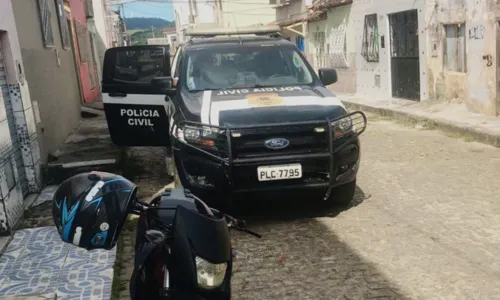 
				
					Suspeita de tráfico, mulher que atirou em guarda civil é presa novamente na Bahia
				
				
