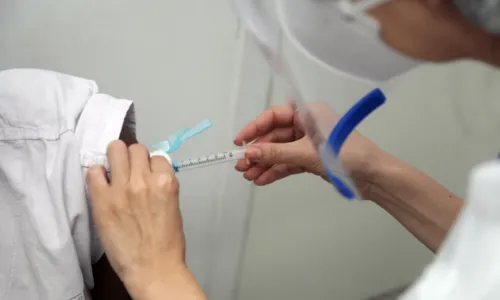 
				
					Vacinação Covid-19: Prefeitura suspende temporariamente aplicação da Pfizer pediátrica em Salvador
				
				