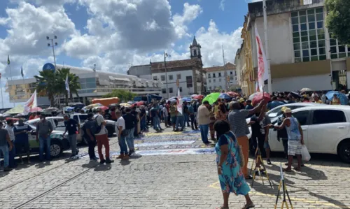 
				
					Servidores municipais realizam protesto no Centro Histórico, em Salvador
				
				