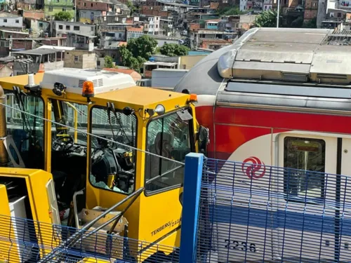 
				
					FOTOS: veja imagens do acidente entre o trem do metrô de Salvador e caminhão rebocador
				
				