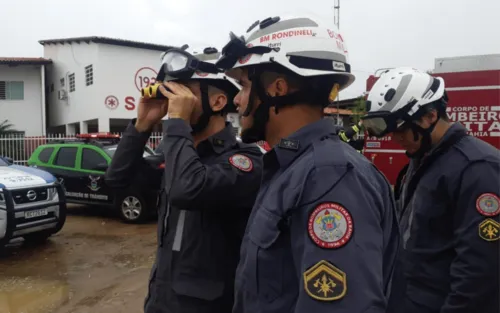 
				
					Bombeiros baianos viajam para Recife com o objetivo de apoiar população após fortes chuvas
				
				