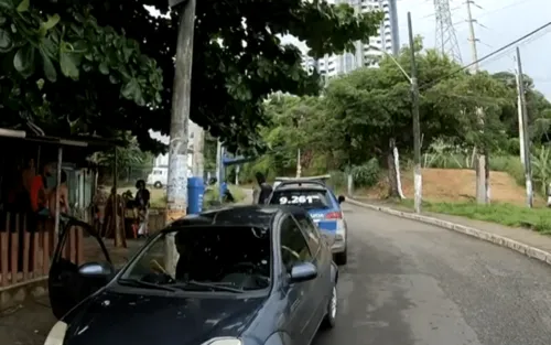 
				
					Homem morre após ser baleado e abandonado na ladeira do HGE, em Salvador
				
				