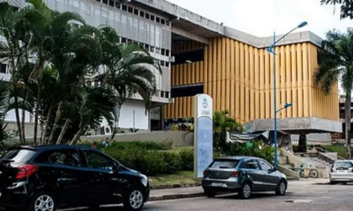 
				
					Estudante da Ufba denuncia assédio em banheiro da Faculdade de Comunicação: 'Não estava acreditando'
				
				