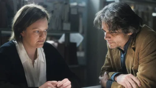 
				
					Wagner Moura estreia em série 'Iluminadas' e presenteia Elisabeth Moss com fita do Senhor do Bonfim
				
				