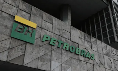 
				
					Governo federal anuncia troca de presidente da Petrobras; veja quem assume
				
				