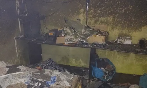 
				
					Policiais lançam campanha para ajudar mulher que teve casa incendiada por agressor na Bahia
				
				