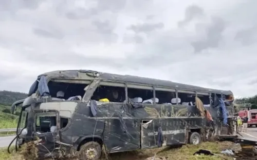 
				
					Vídeo mostra ônibus de dupla sertaneja em alta velocidade antes de acidente fatal; veja
				
				