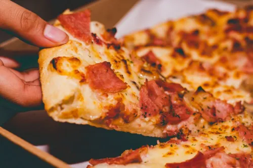 
				
					Pizza de liquidificador: aprenda a receita rápida e inove nos recheios
				
				