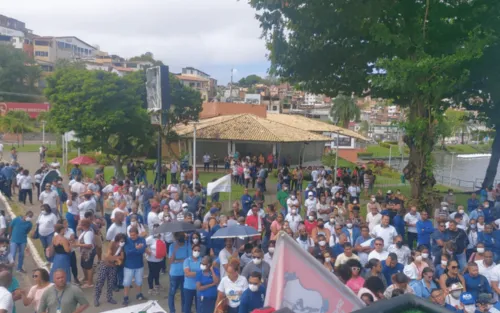 
				
					Agentes de saúde realizam protesto e bloqueiam parte do Dique do Tororó
				
				