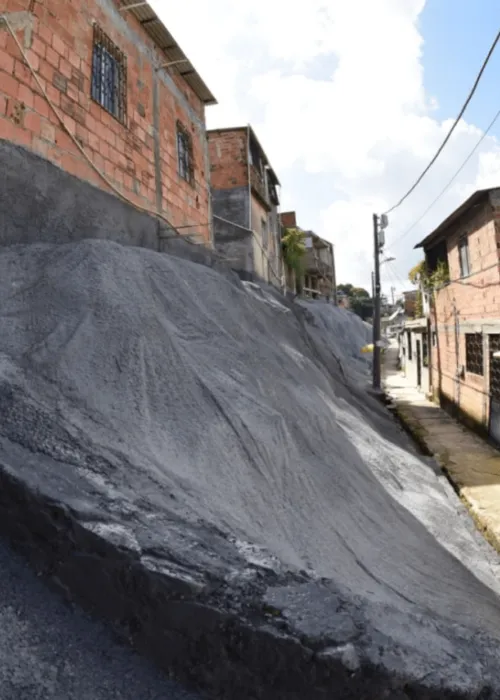 
				
					Bairro de Castelo Branco ganha nova geomanta em Salvador
				
				