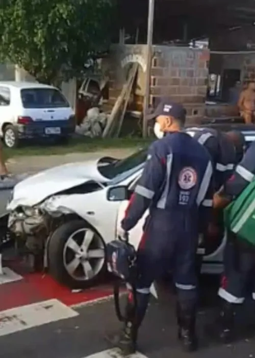 
				
					Vídeo: Batida entre dois carros deixa ferido na Avenida Luis Eduardo Magalhães, em Salvador
				
				