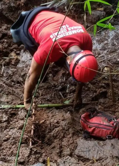 
				
					Bombeiros localizam nova ossada em área de buscas em Brumadinho
				
				