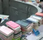 
                  Mais de mil acessórios de celular falsificados são apreendidos em shoppings de Salvador