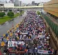 
                  Servidores municipais realizam protesto e bloqueiam Avenida ACM, em Salvador