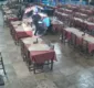 
                  Vídeo: Mulher é espancada por criminosos durante assalto a restaurante na Bahia
