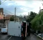 
                  Caminhão perde freio e tomba na Ladeira do Pau Miúdo, em Salvador; via está interditada