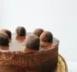 
                  Três receitas imperdíveis de bolos de chocolate de batedeira
