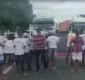 
                  Manifestantes encerram protesto na BR-324 em Amélia Rodrigues após engarrafamento chegar a 8km