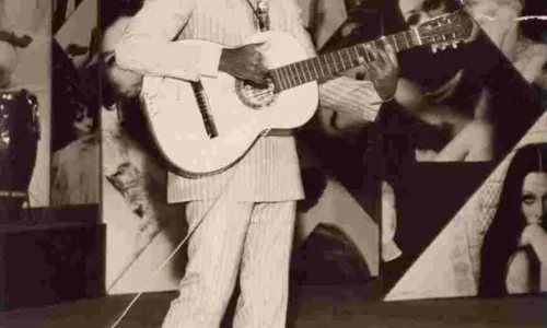 
				
					De imortal da ABL a dancinhas do TikTok: veja galeria de momentos marcantes de Gilberto Gil
				
				
