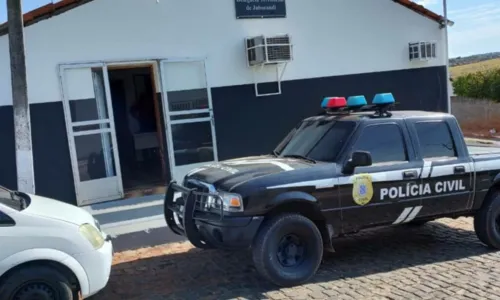 
				
					Homem é preso suspeito estuprar afilhada no oeste da Bahia
				
				