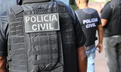 
				
					Médico suspeito de agredir companheira volta a ser preso em Salvador por não pagar pensão alimentícia
				
				