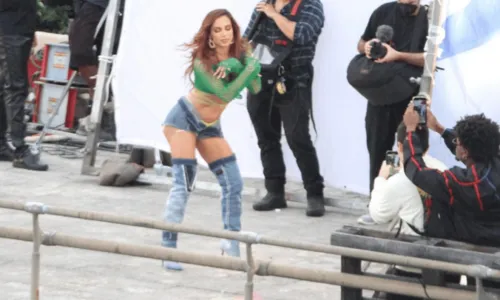 
				
					Anitta grava clipe de 'Dançarina Remix' no Rio de Janeiro; saiba detalhes
				
				