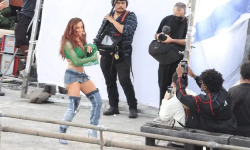 
				
					Anitta grava clipe de 'Dançarina Remix' no Rio de Janeiro; saiba detalhes
				
				