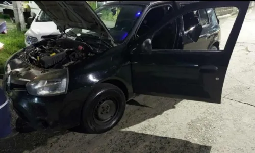 
				
					Dupla é detida com carro roubado em Salvador; homens são suspeitos de planejar assaltos na Pituba
				
				