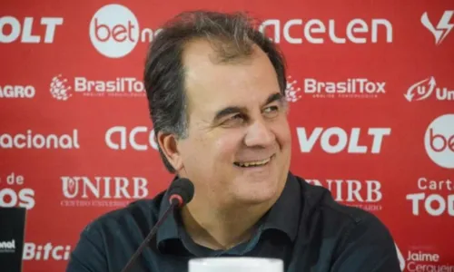 
				
					Presidente do Vitória diz que clube vive de doação: 'Até amigos que torcem para o Bahia ajudam'
				
				