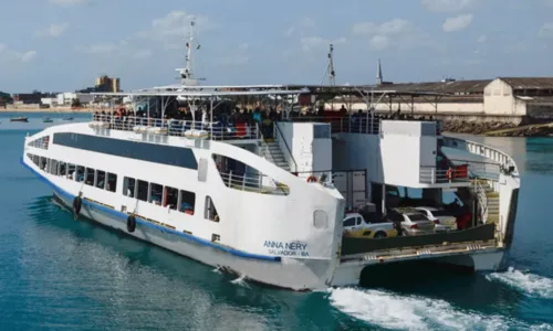 
				
					Com uma embarcação a menos, sistema ferry-boat opera com atrasos nesta terça-feira (19)
				
				