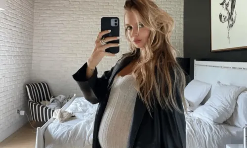 
				
					Filha de Xuxa reflete ao final da gravidez: 'Sair do hospital com 2 crianças'
				
				